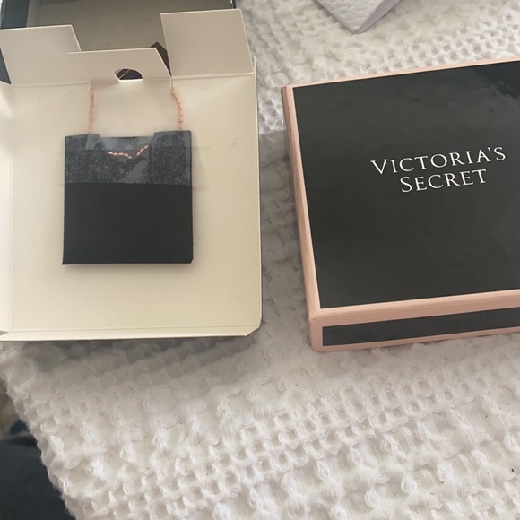 Victoria secret rose gold necklace - Picture 2 of 6